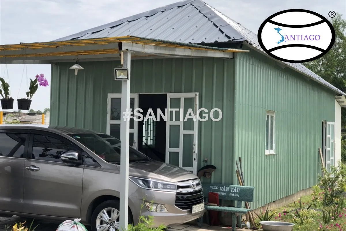 Nhà vườn ốp tường bằng tôn nhựa Santiago màu xanh